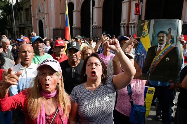 В американском Нью-Йорке начались митинги на фоне военной операции США в Венесуэле и захвате президента республики Николаса Мадуро.