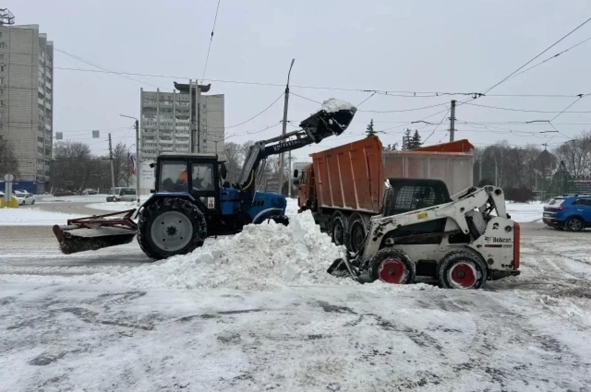 4 января дороги и тротуары Ульяновска чистят от снега 86 спецмашин