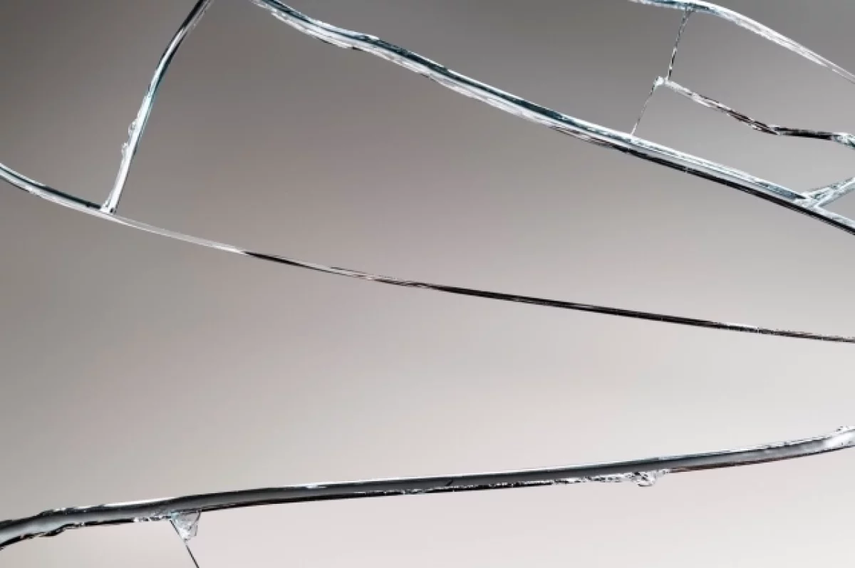 Вандалов, разгромивших «умную» остановку, будет искать полиция.