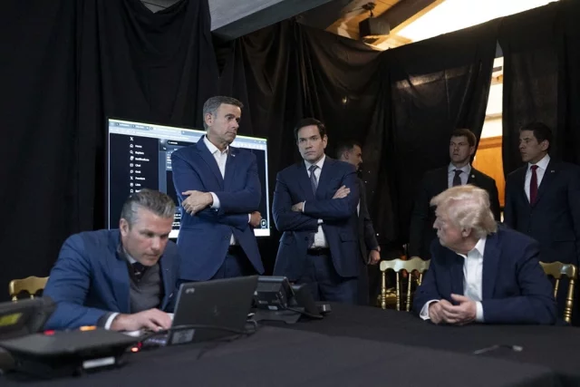 Президент США Дональд Трамп лично следил за проходящей в Венесуэле военной операцией «Абсолютная решимость». 