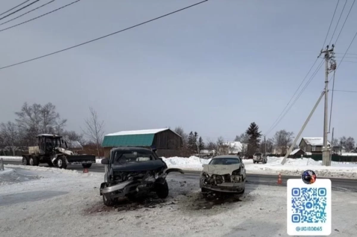 При столкновении двух автомобилей на Сахалине пострадал 12-летний школьник