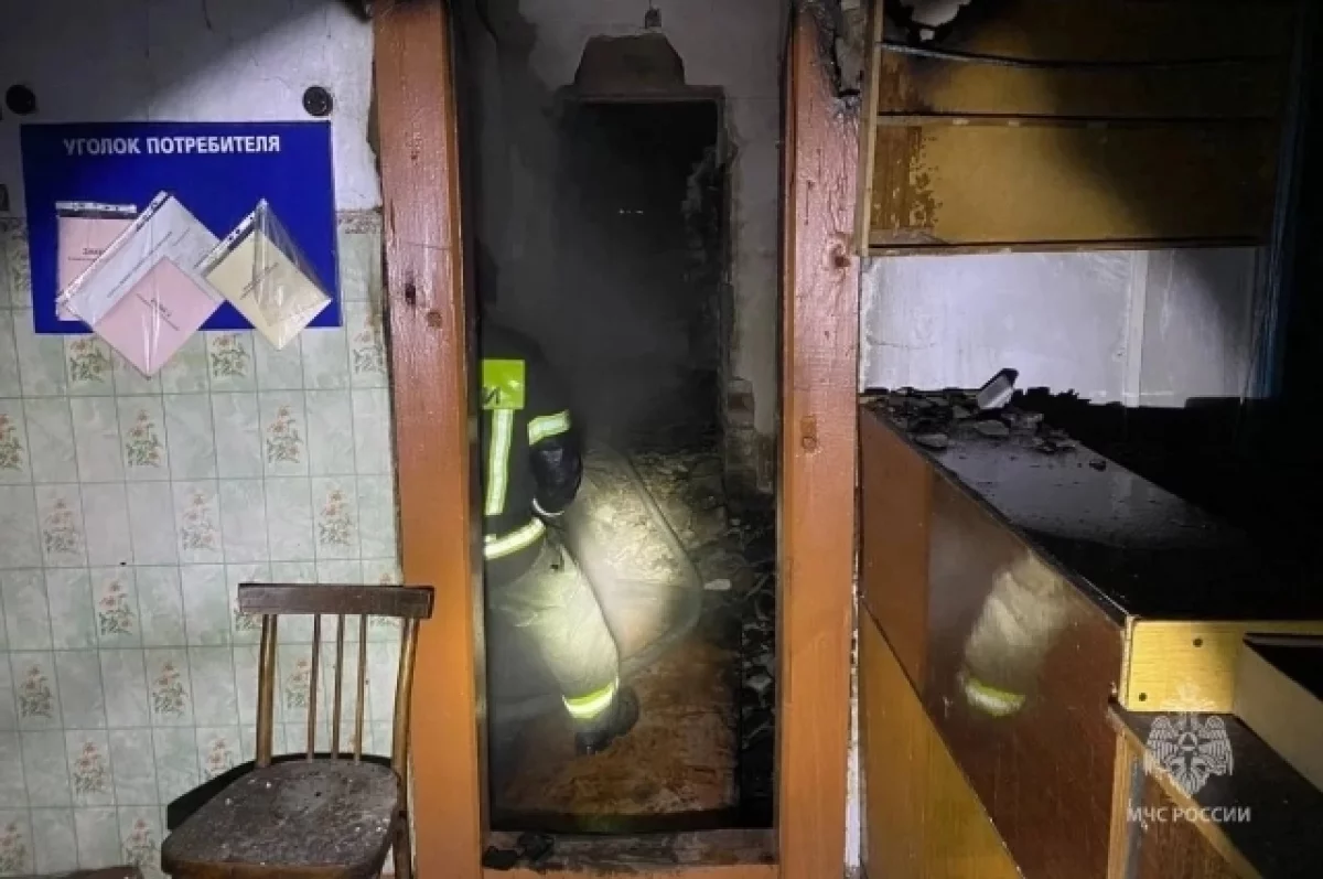 В Волчихинском районе потушили пожар в здании с почтой и магазином