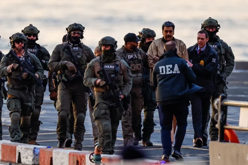 Начало судебного заседания назначено на полдень по местному времени (20:00 мск).