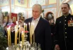 Президент РФ Владимир Путин и военнослужащие с семьями на богослужении в честь Рождества Христова в храме великомученика Георгия Победоносца.