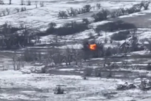 По сводкам Минобороны РФ войсками группировок «Днепр» и «Восток» за сутки уничтожено более 300 украинских боевиков.