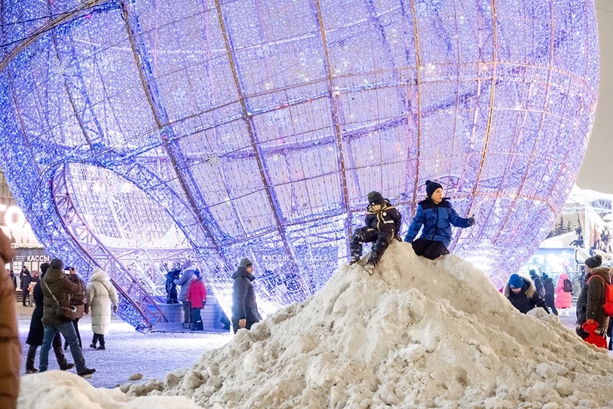 Конкурс АиФ! Успейте прислать свои фото на фоне новогодней Москвы