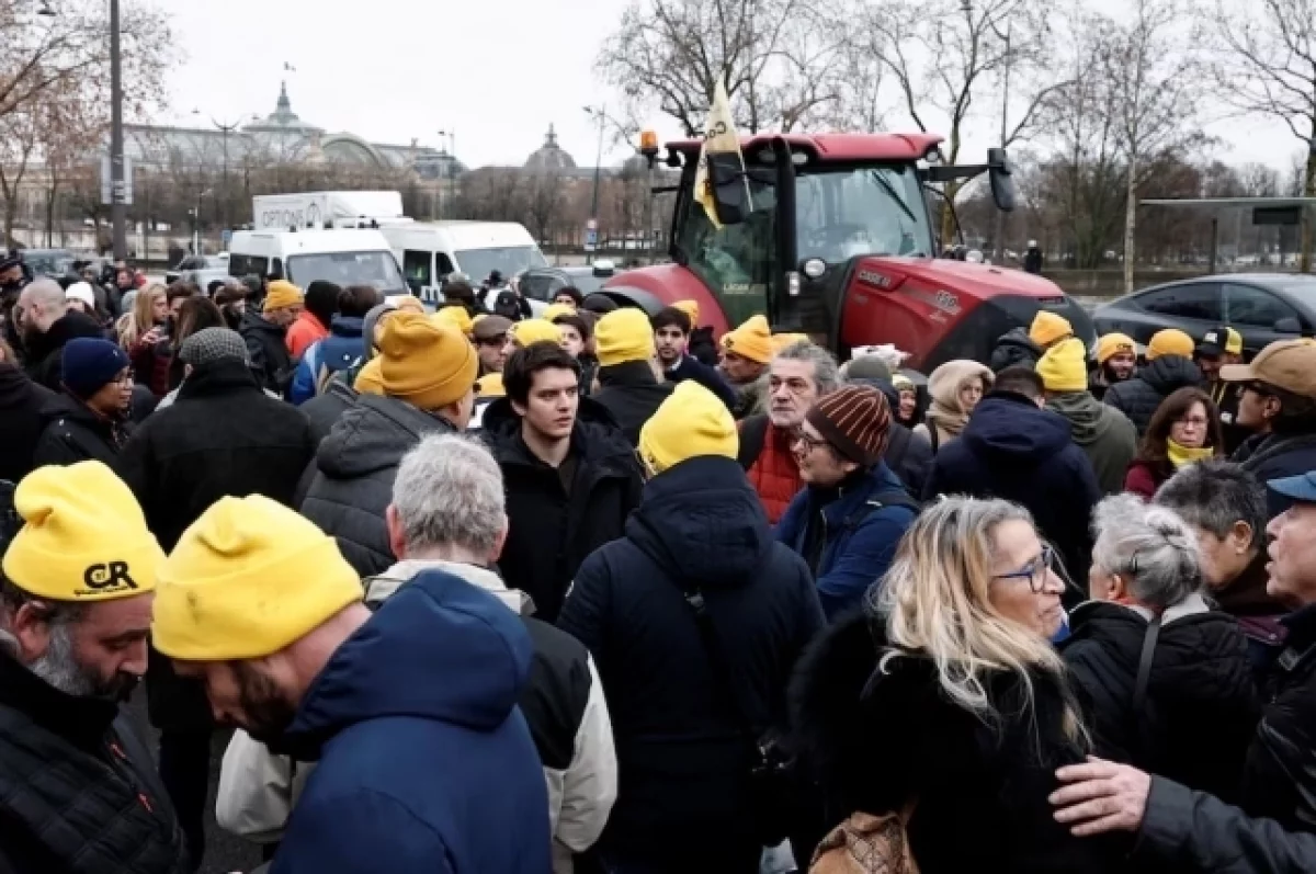 Французские фермеры на тракторах заблокировали центр Парижа в знак протеста против соглашения ЕС и Mercosur
