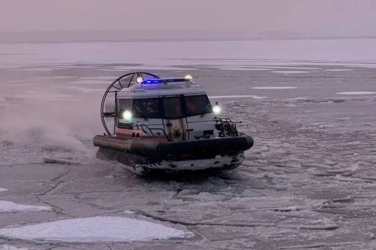 Сотрудников форелевого хозяйства спасли на Онежском озере