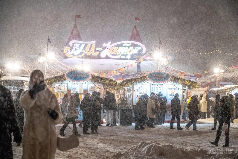 Циклон внес свои коррективы и в работу аэропортов из-за уменьшения видимости.