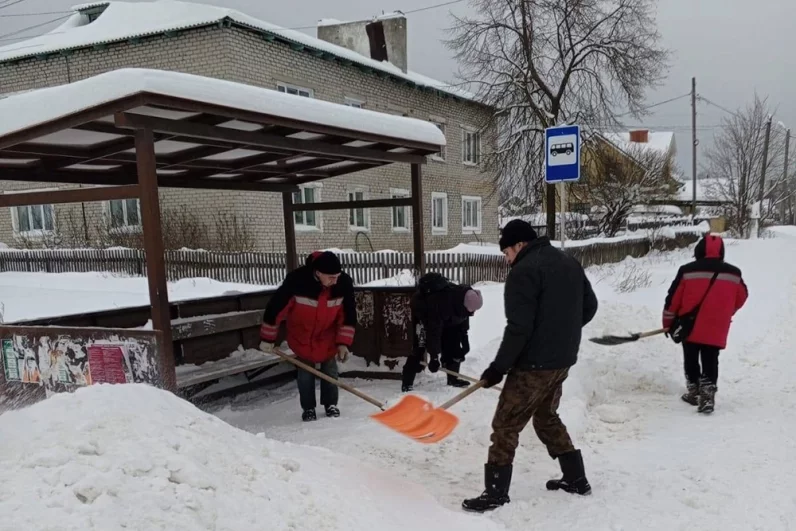 Последствия снегопада в городе Гусь-Хрустальный, Владимирская область.