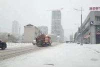 Дороги не успевают расчистить от снега.