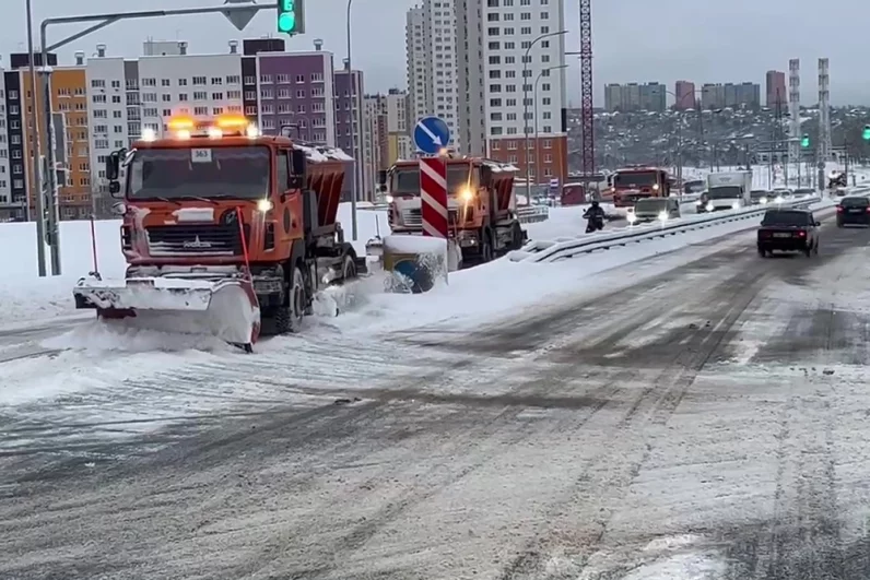 Последствия снегопада в Нижнем Новгороде.