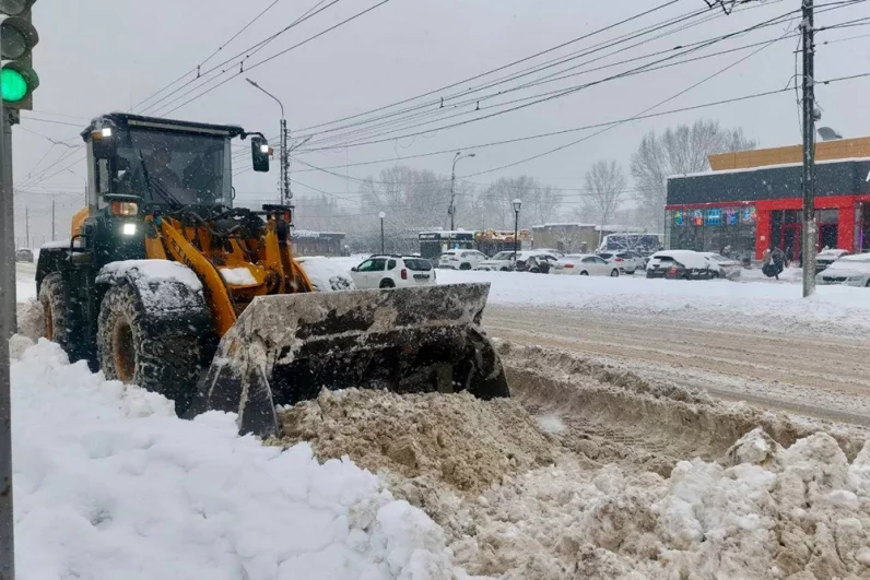 Последствия снегопада в Нижнем Новгороде.