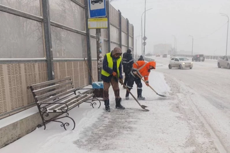 Последствия снегопада в Приморском крае.