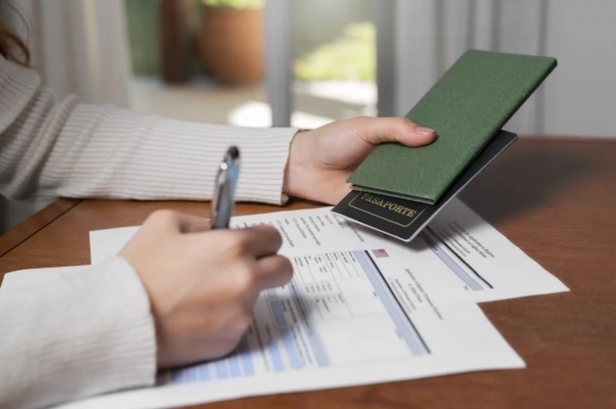 Жизнь по двум паспортам. Усидеть на двух стульях больше не получится