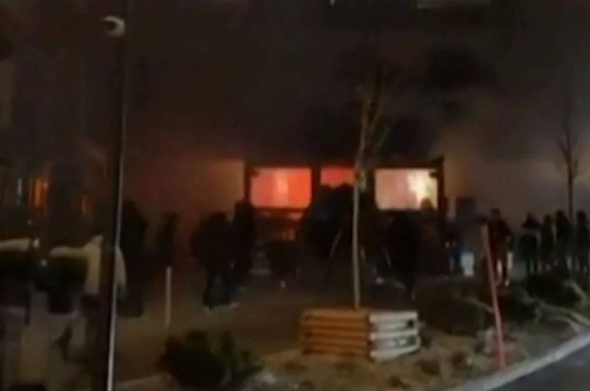 RTS: владелец бара на Кран-Монтане признал, что выход из подвала был заперт