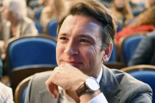 Антон Хабаров во время сбора труппы Московского Губернского театра.