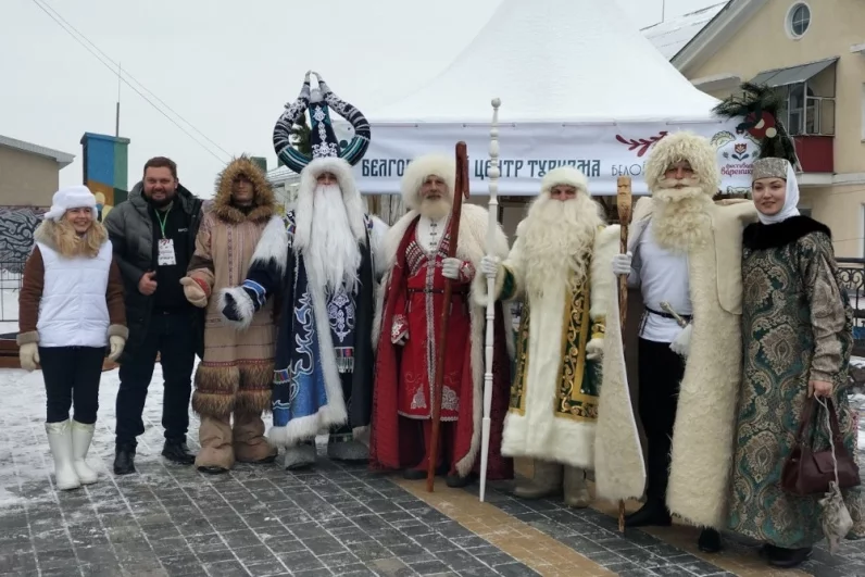 Самобытные костюмы.