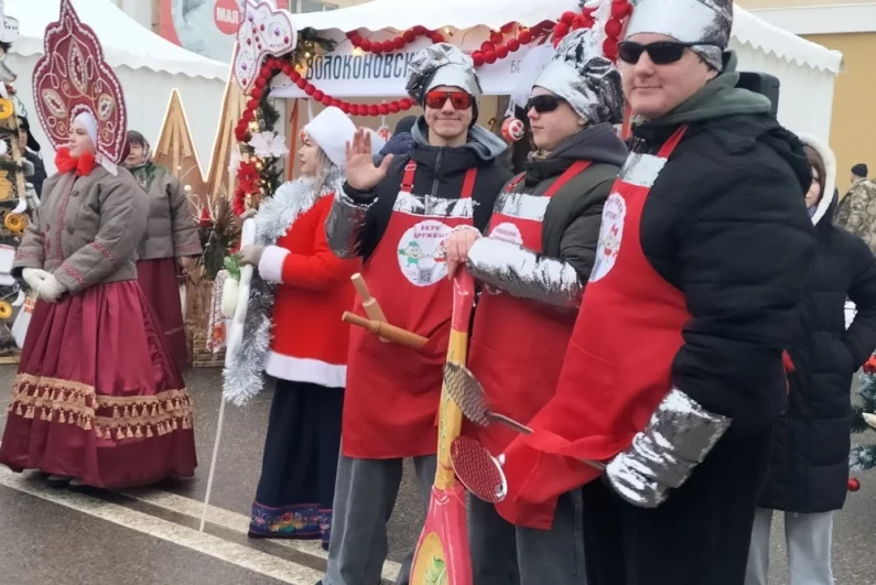 Повара - в необычных нарядах.