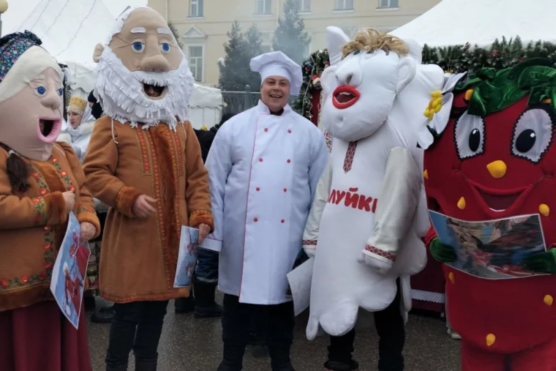 Специальные гости фестиваля — Деды Морозы различных регионов России.