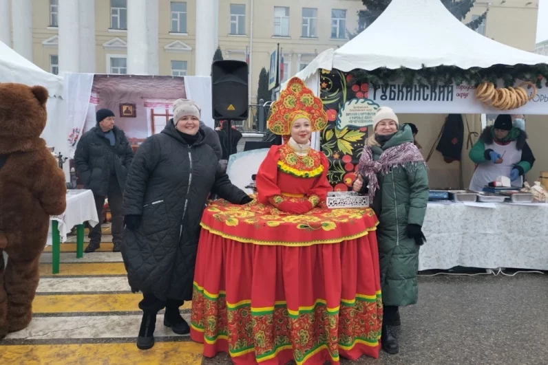 Фото на память с русской красавицей.