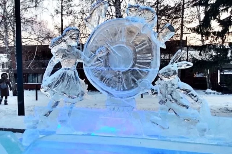 Композиция «Алиса в стране чудес» команды «Пещерные люди» (Братск и Красноярск) приз не взяла, но порадовала ажурностью.