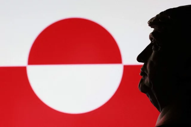 Дональд Трамп и флаг Гренландии. 