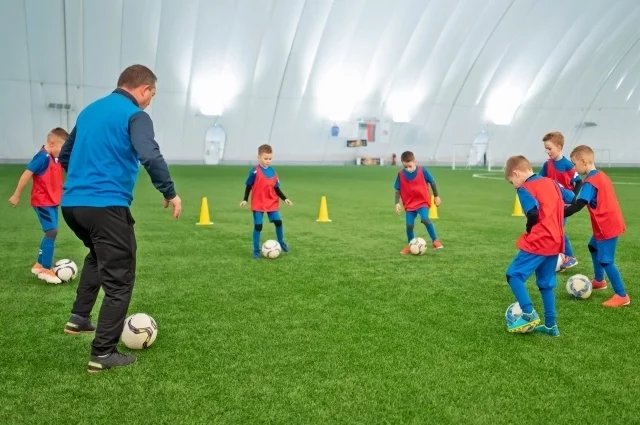 Детский спорт очень травмоопасен, хоть и закаляет характер.
