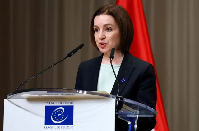 Президент Молдавии Майя Санду призналась, что на референдуме проголосовала бы за объединение с Румынией. 