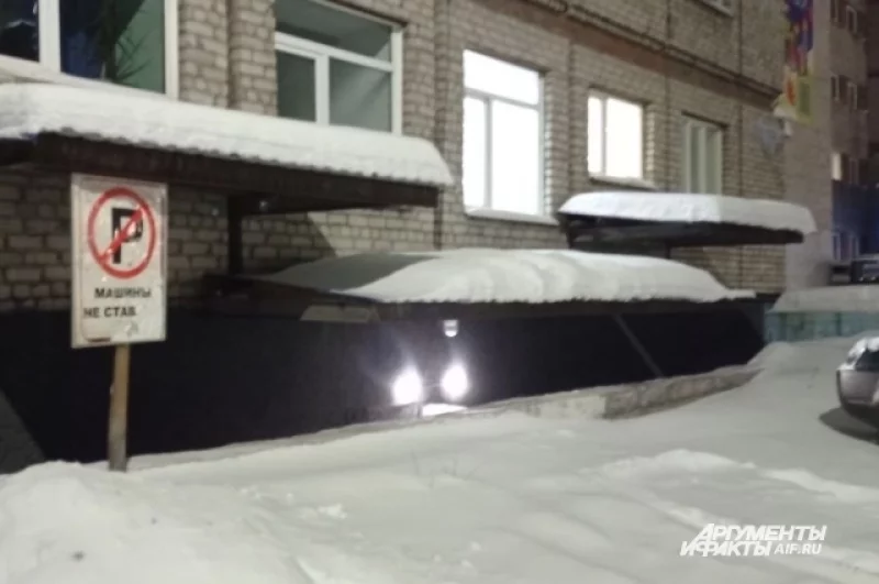 Территория роддома 1 в Новокузнецке. 