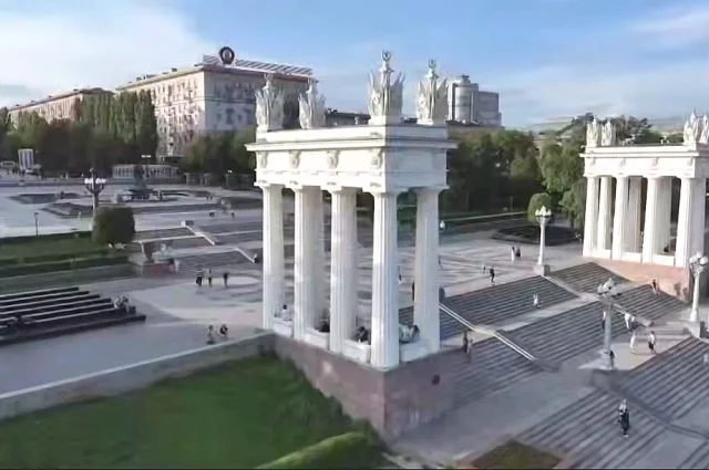 Облик центральной набережной, созданной Симбирцевым, сохранился неизменным.