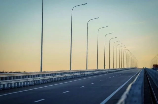 Мост через реку Обь в районе Сургута.