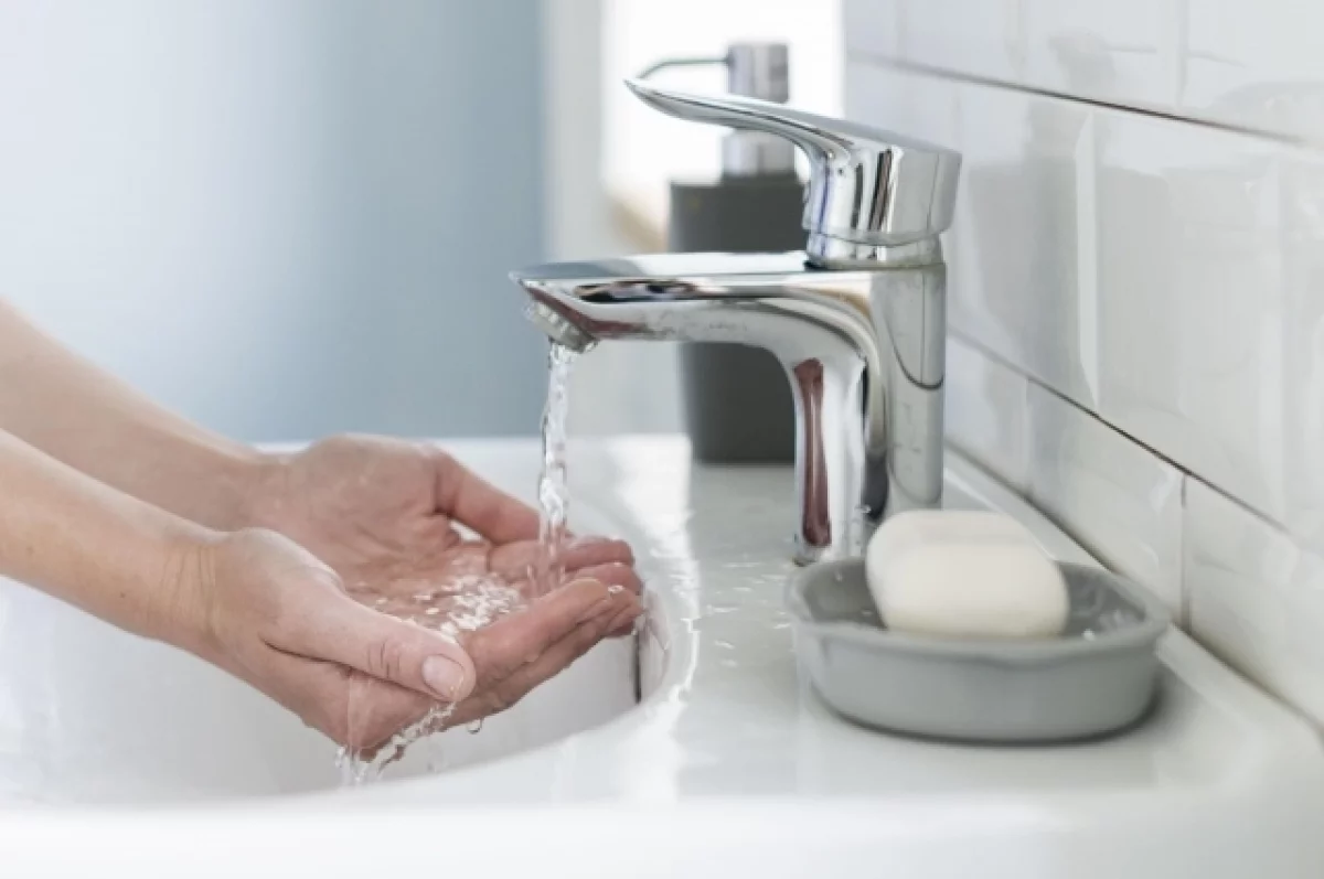 Священник Ланский: у воды из-под крана в Крещение нет святых свойств