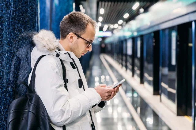 В последнее время объем трафика в интернете с подключением по кабелю или Wi-Fi в нашей стране рос более чем на 28% в год. Мобильная же сеть прибавляла лишь по 14%. 