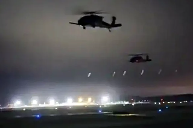 Американские вертолеты в небе над Каракасом.  