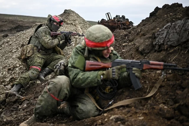 Бои на некоторых участках уже превратились в схватки рейдовых групп.