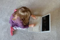 Большая часть преступлений переместилась в киберпространство. Преступники орудуют не только в даркнете. Свои потребности они пытаются реализовать везде, где играют или общаются дети.