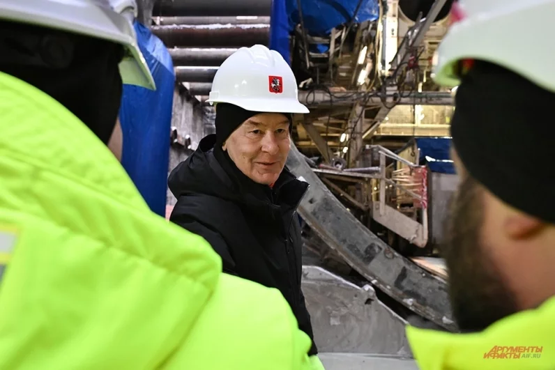 Соединит станции один двухпутный тоннель, диаметр которого составляет 10 метров.