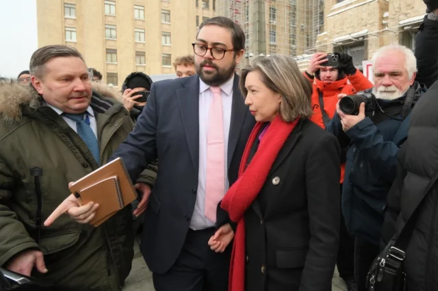 Временная поверенная в делах Великобритании в Москве Дейни Долакия у здания Министерства иностранных дел РФ.