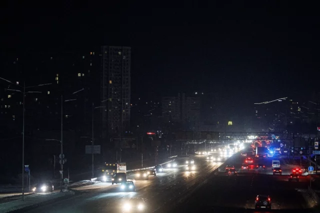 В своем обращении после объявления режима ЧС в энергетике нелегитимный лидер заявил, что в Киеве, по его мнению, сделано значительно меньше, чем в других городах.