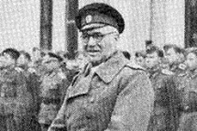 Трудно сосчитать, сколько раз за свою жизнь Тимофей Доманов предавал тех, кому клялся в верности.