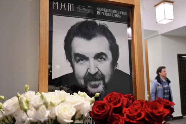 Прощание и похороны Золотовицкого организует МХТ имени Чехова, в который он пришел в 1984 году.