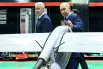 Президент РФ Владимир Путин во время осмотра выставки автономного транспорта в электродепо «Аминьевское» Московского метрополитена. Слева: мэр Москвы Сергей Собянин.