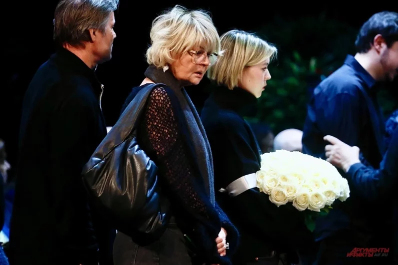 Актриса театра и кино, телеведущая, телепродюсер Юлия Меньшова с супругом, актером Игорем Гординым и дочерью Таисией Гординой.