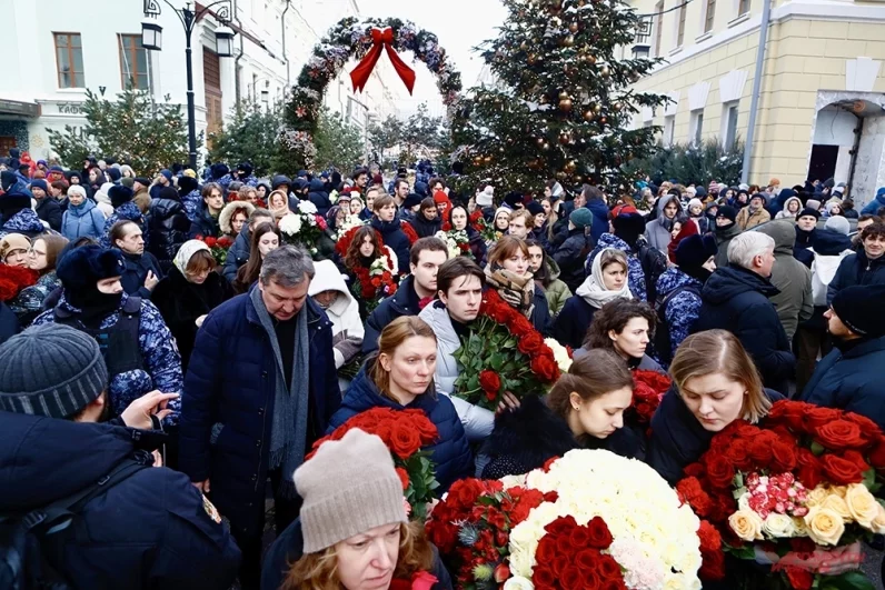 Прощание с ректором Школы-студии МХАТ Игорем Золотовицким.