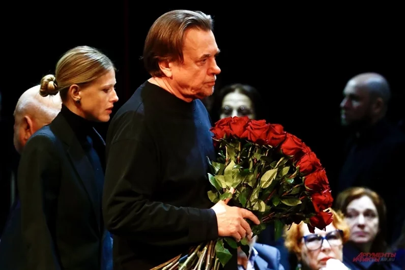 Константин Эрнст.