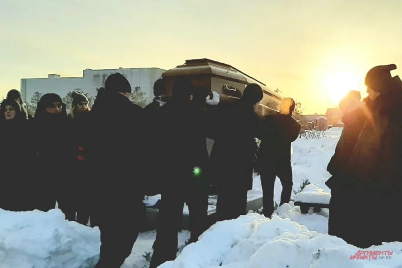 Прощание с ректором Школы-студии МХАТ Игорем Золотовицким.