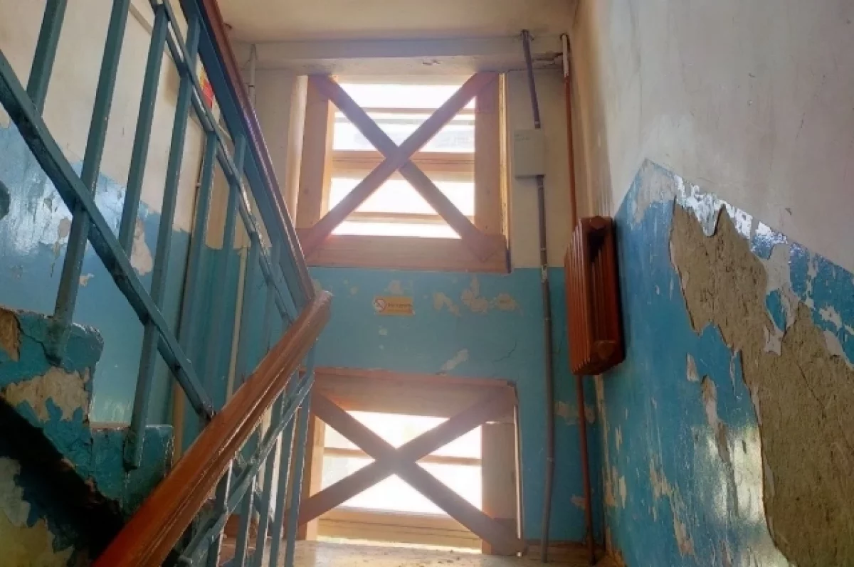 В Кондопоге мать пятерых детей годами ждет расселения из аварийного дома