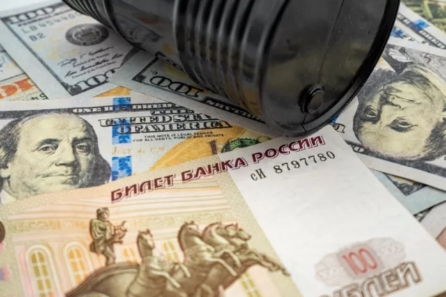 Цены на нефть марки Brent держатся на уровне 64,2 доллара за баррель, что чуть выше средних значений нестабильной прошлой недели. 