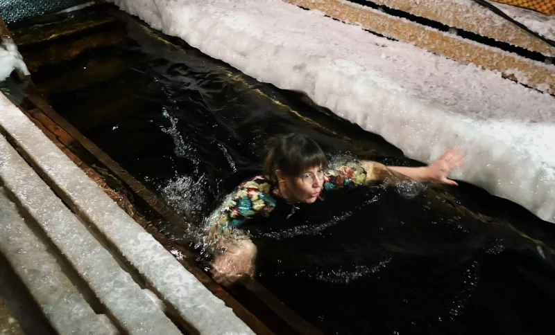 Всего же в крещенских купаниях в регионе участвует тысячи человек.